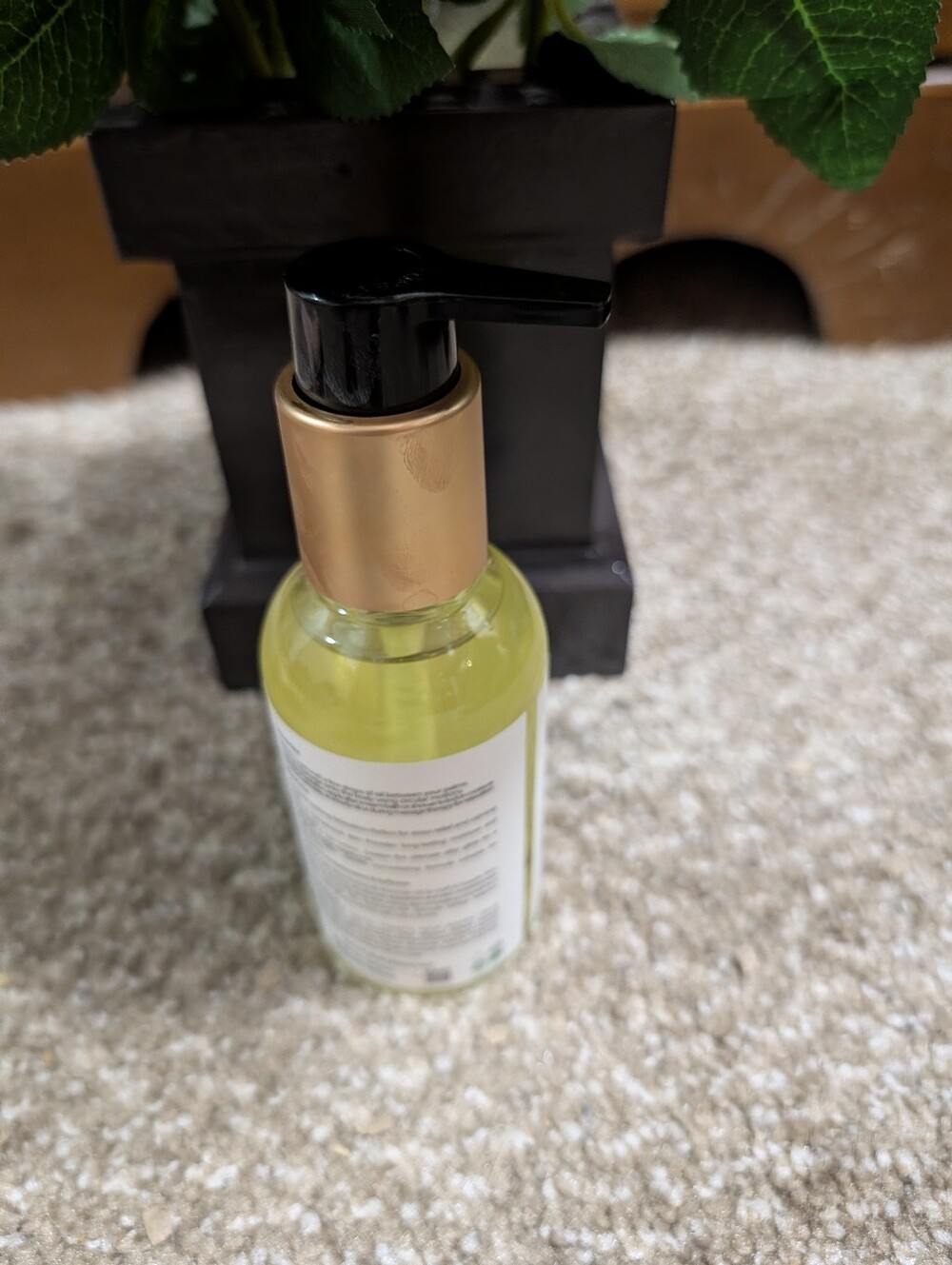 Green Botanical Calming Cleanser & Massage Oil - Green - Picture 2 of 2